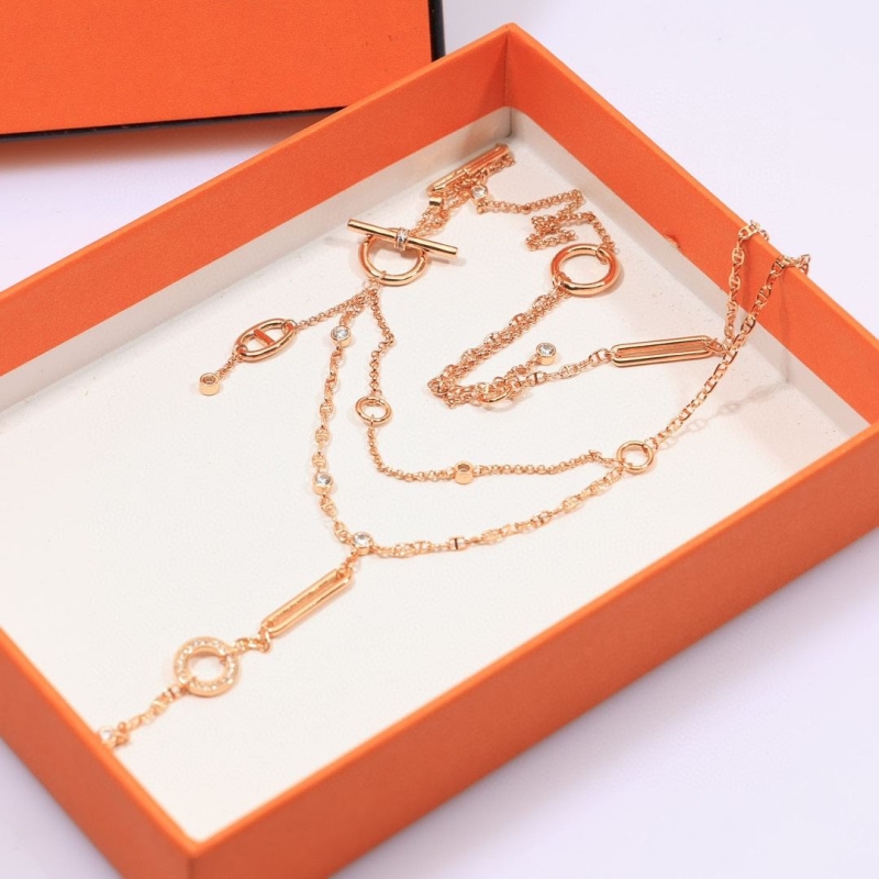 H**me5 necklaces